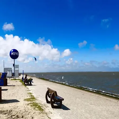 Kloensnack, 펜션 도누메시어