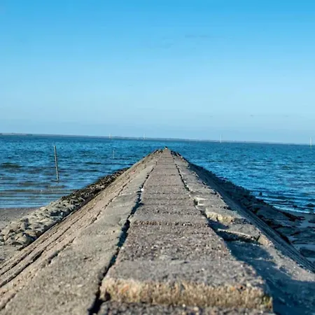 Kloensnack, 펜션 도누메시어